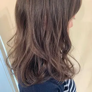 ミディアム カラー 加藤 綾華のヘアスタイル