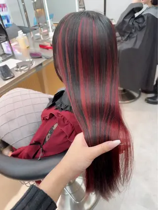 ロング カラー みのりハイトーン デザインカラーのヘアスタイル