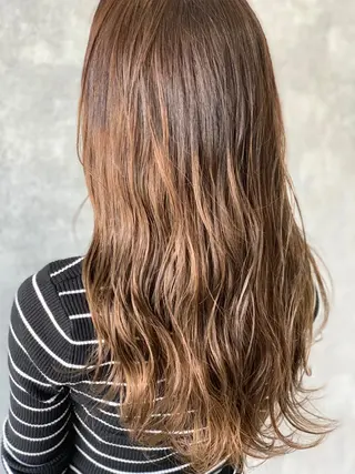 ロング カラー LUXBE LUCEのヘアスタイル