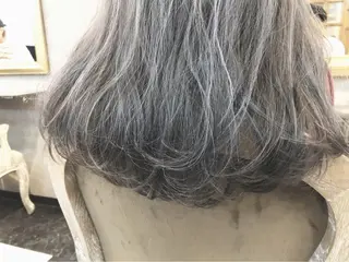 セミロング カラー 顔周りレイヤーカット ブリーチminamiのヘアスタイル