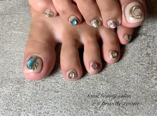 ネイル LAVISH 大和店 🤱子連れ大歓迎のネイルデザイン