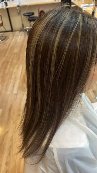 カラー 泰中 玲音のヘアスタイル