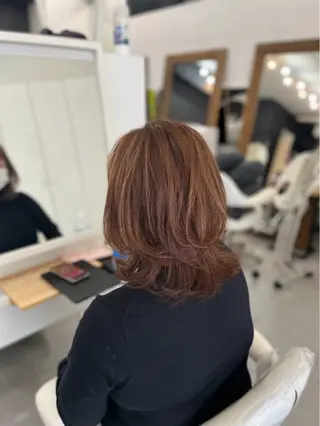 ミディアム 新岡 萌乃のヘアスタイル