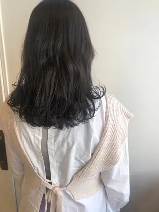 ミディアム カラー MIOベージュカラー 柔らかいカラーのヘアスタイル