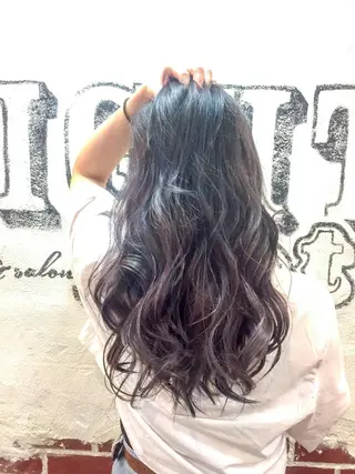 ロング EIGHT plum TOKIOリミテッドのヘアスタイル