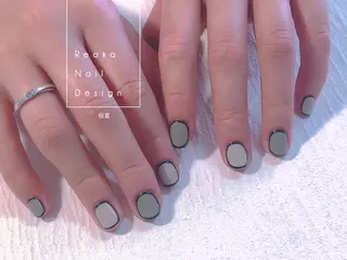 ミディアム ネイル Blowe ニュアンスのネイルデザイン