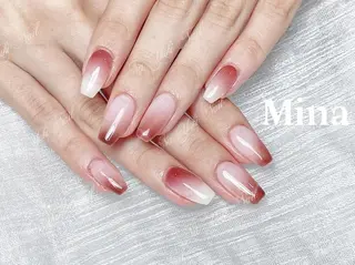 ネイル 🦋 Queenieのネイルデザイン