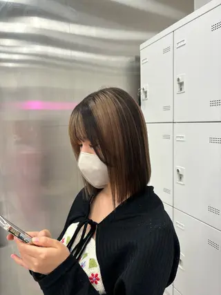 ミディアム カラー 抜け感レイヤー︴ ニュアンスカラーのヘアスタイル