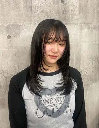 セミロング カラー ヘアアレンジ 🌈【🎀ヘアデザイ ナー🎀】✨ノン✨のヘアスタイル