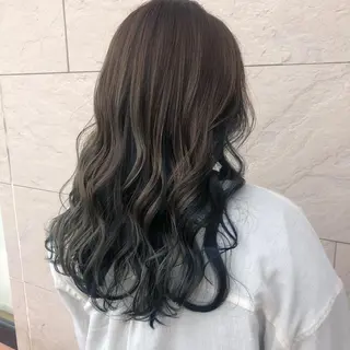 カラー 塩澤 悠希のヘアスタイル