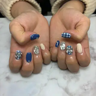 salon UNE LMA見習いスタッフのネイルデザイン