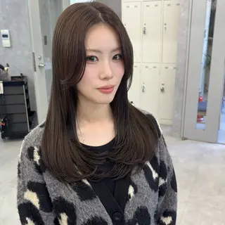 セミロング カラー NUMBER_ ユイナのヘアスタイル