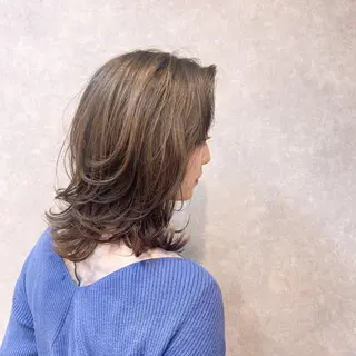 セミロング パーマ ラゾアミスタ🕊 さとう ななほのネイルデザイン