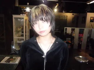 ショート 心斎橋/ハイトーン/ レイヤーカットのヘアスタイル