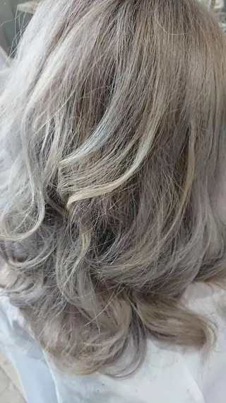 ロング カラー パーマ 大阪レミーエクステ チビ編み込みのヘアスタイル