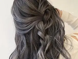 ロング カラー パーマ ヘアアレンジ 【公式】amble luxe池袋東口🩷のヘアスタイル