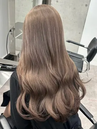 ロング ツヤ髪ミルクティー ベージュ🪽/三藤のヘアスタイル