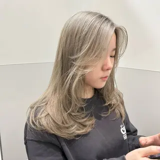 セミロング カラー 💫艶ハイトーン×髪 質改善💫リュウトのヘアスタイル