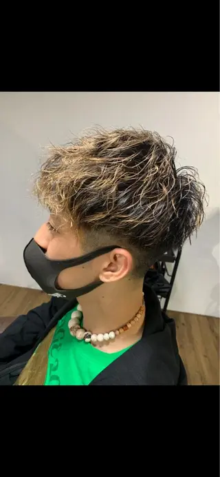 ショート メンズ ミルクティーベージュ ブリーチ 店長 清水のヘアスタイル