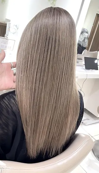 ロング カラー 井上美蘭/髪質改善 ブリーチカラーのヘアスタイル