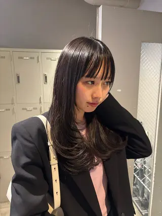 ロング カラー 抜け感レイヤー︴ ニュアンスカラーのヘアスタイル