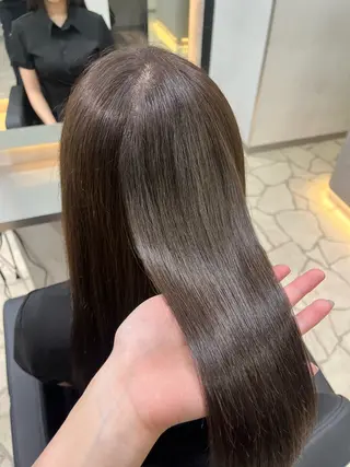 カラー ミルクティーベージュ MAIのヘアスタイル
