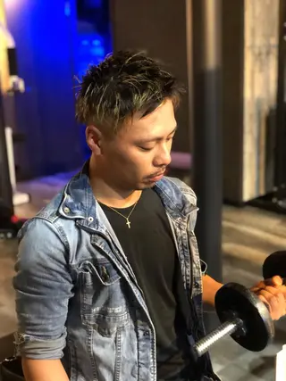 ショート カラー 田中 就のヘアスタイル