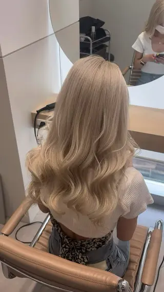 ロング カラー VEGA日並 樹里のヘアスタイル