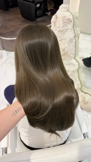 ミディアム カラー パーマ TOMO/ブリーチ 無しオリーブのヘアスタイル