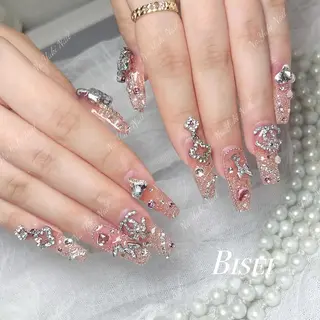 ネイル 🦋 Queenieのネイルデザイン