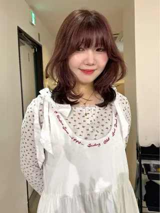 ミディアム カラー mizuki/ピンク ベージュ.レイヤーのヘアスタイル