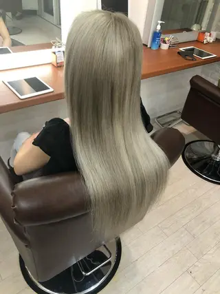 ロング カラー Aujua ソムリエ 勝又舞夏のヘアスタイル