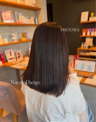 ロング カラー momoka オリーブ/ベージュのヘアスタイル