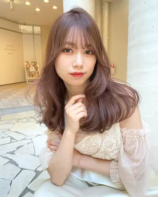 カラー mizuki/ピンク ベージュ.レイヤーのヘアスタイル