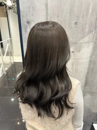 セミロング カラー EARTH 菊田理瑚のヘアスタイル