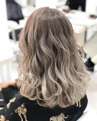 ミディアム カラー 🦋髪質改善 今宮梨沙🦋のヘアスタイル