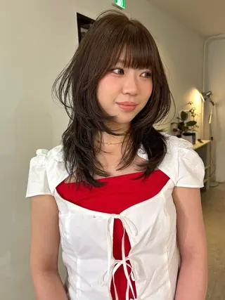 ミディアム カラー mizuki/ピンク ベージュ.レイヤーのヘアスタイル