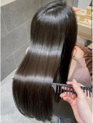 ロング broteなかもず 【髪にドラマを】のヘアスタイル