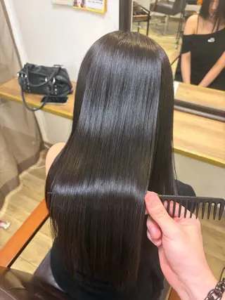 セミロング 安友 楓真 /髪質改善/艶カラーのヘアスタイル