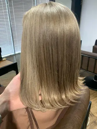 ミディアム カラー ミルクティーベージュ ブリーチ 店長 清水のヘアスタイル