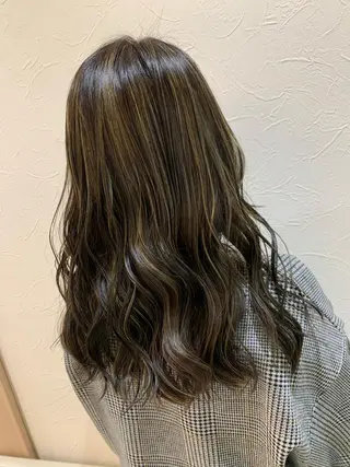 セミロング カラー 店長ハイトーンカラー 柞山史奈のヘアスタイル