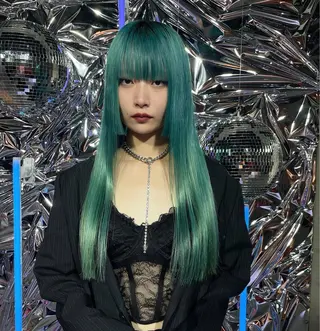 カラー ハイトーン/デザイン ハッシュカット/セナのヘアスタイル