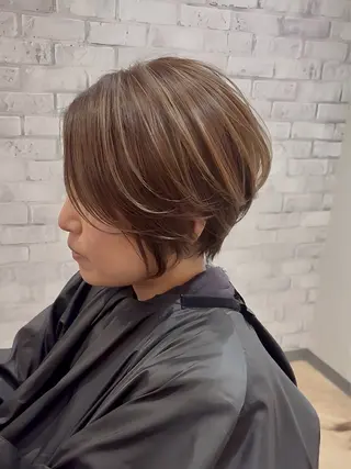 ショート 阪急箕面駅 艶カラー/縮毛矯正のヘアスタイル