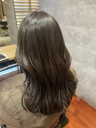カラー MARIA / BRICKのヘアスタイル