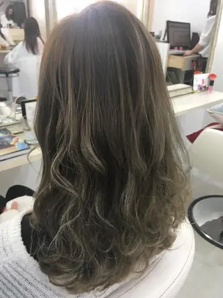 セミロング カラー 髪質改善 中川 翔のヘアスタイル