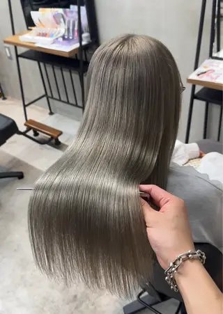 ロング 坪井 楓のヘアスタイル