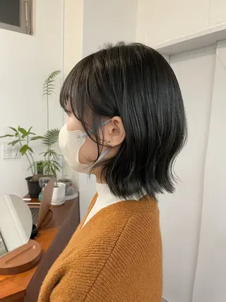 ミディアム 顔まわりレイヤー 透明感カラー🩵🩵のヘアスタイル