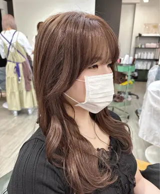 セミロング カラー 透明感ブラウン｜ レイヤー｜小寺 葵のヘアスタイル