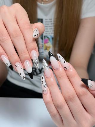 ロング Miyabie' Nail Salonのネイルデザイン