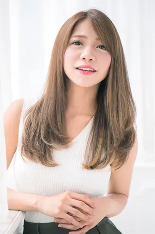 ロング コマツ ユミのヘアスタイル